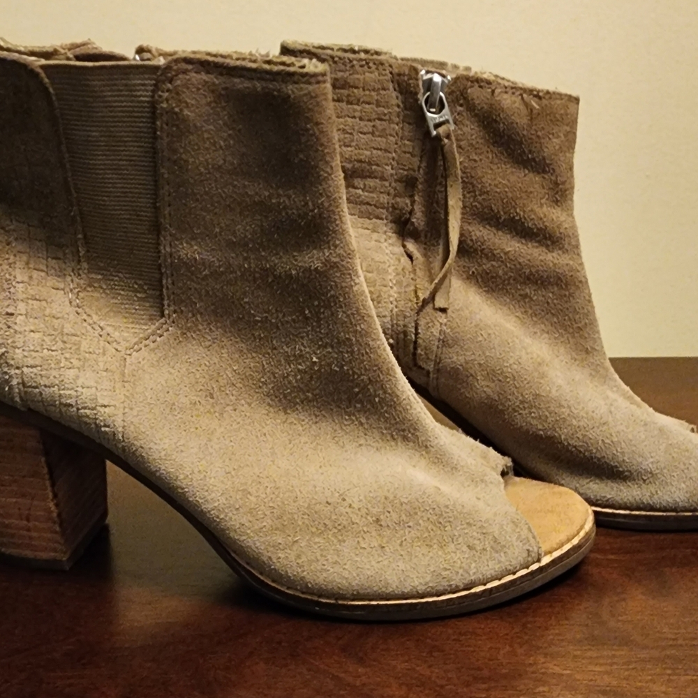 TOMS Lunata Suede Distressed Stacked Heel AnkleBootie Size 7.5 - Picture 2 of 13